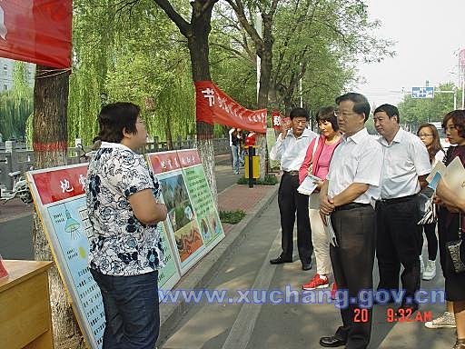 （图文）许廷敏在我市全国科普日活动现场强调把科普活动开展得更有特色【雷火电竞首页】(图1)