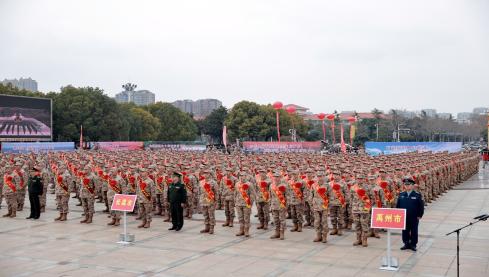 戎装启征程 青春铸军魂
